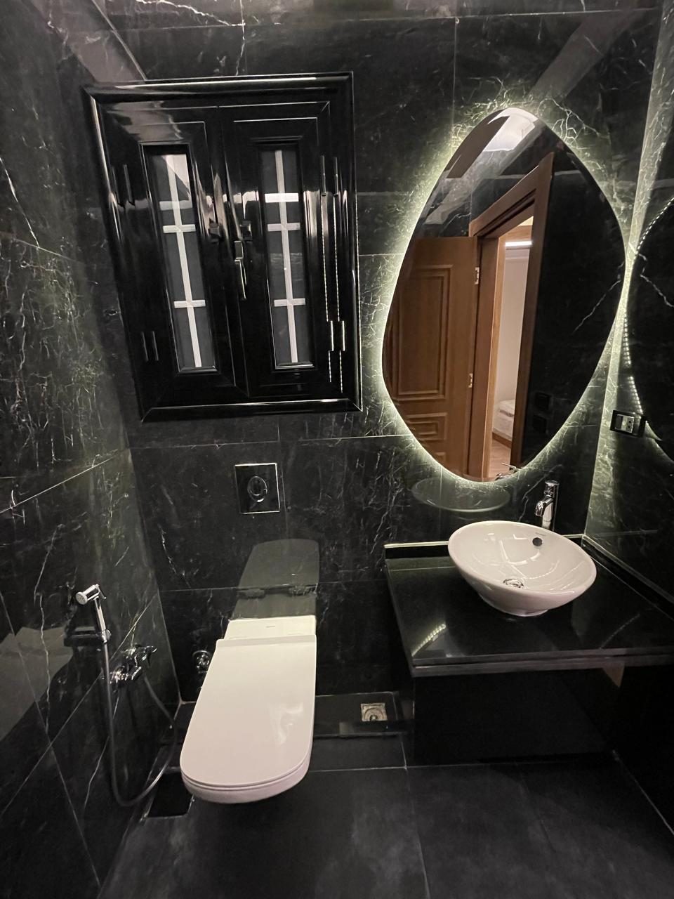Bright Interiors finishing work: bathroom black marble