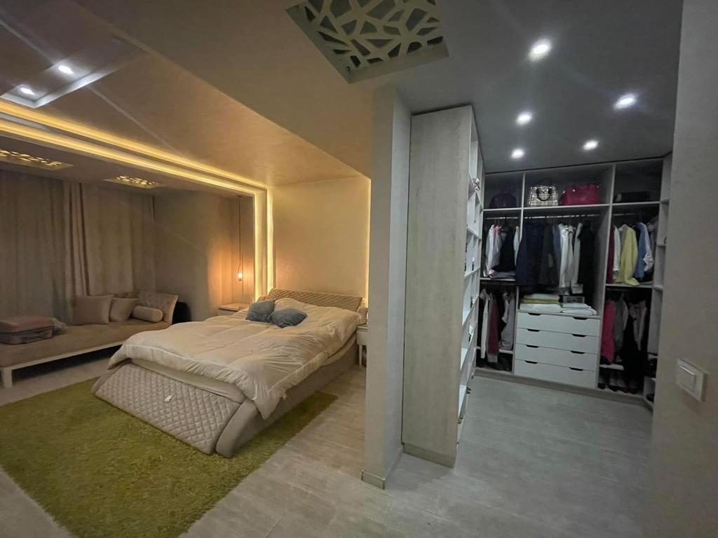 Bright Interiors finishing work: bedroom dressing