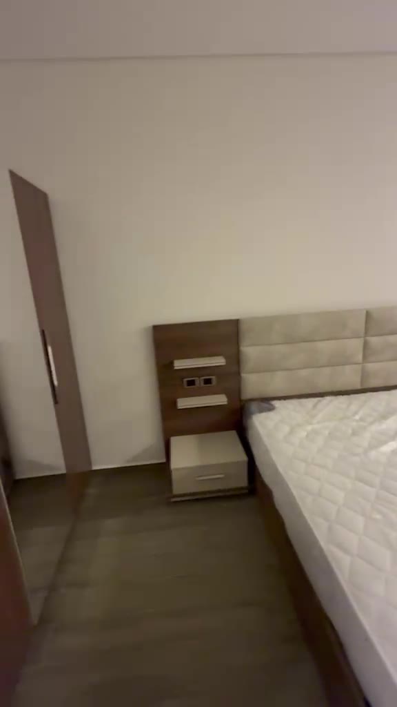 Finished bedroom with marble-look flooring – villa renovation